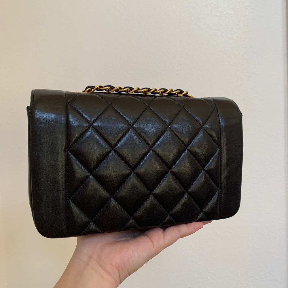 ❌RESERVED❌ Chanel Small black lambskin Diana - Picture 4 of 12